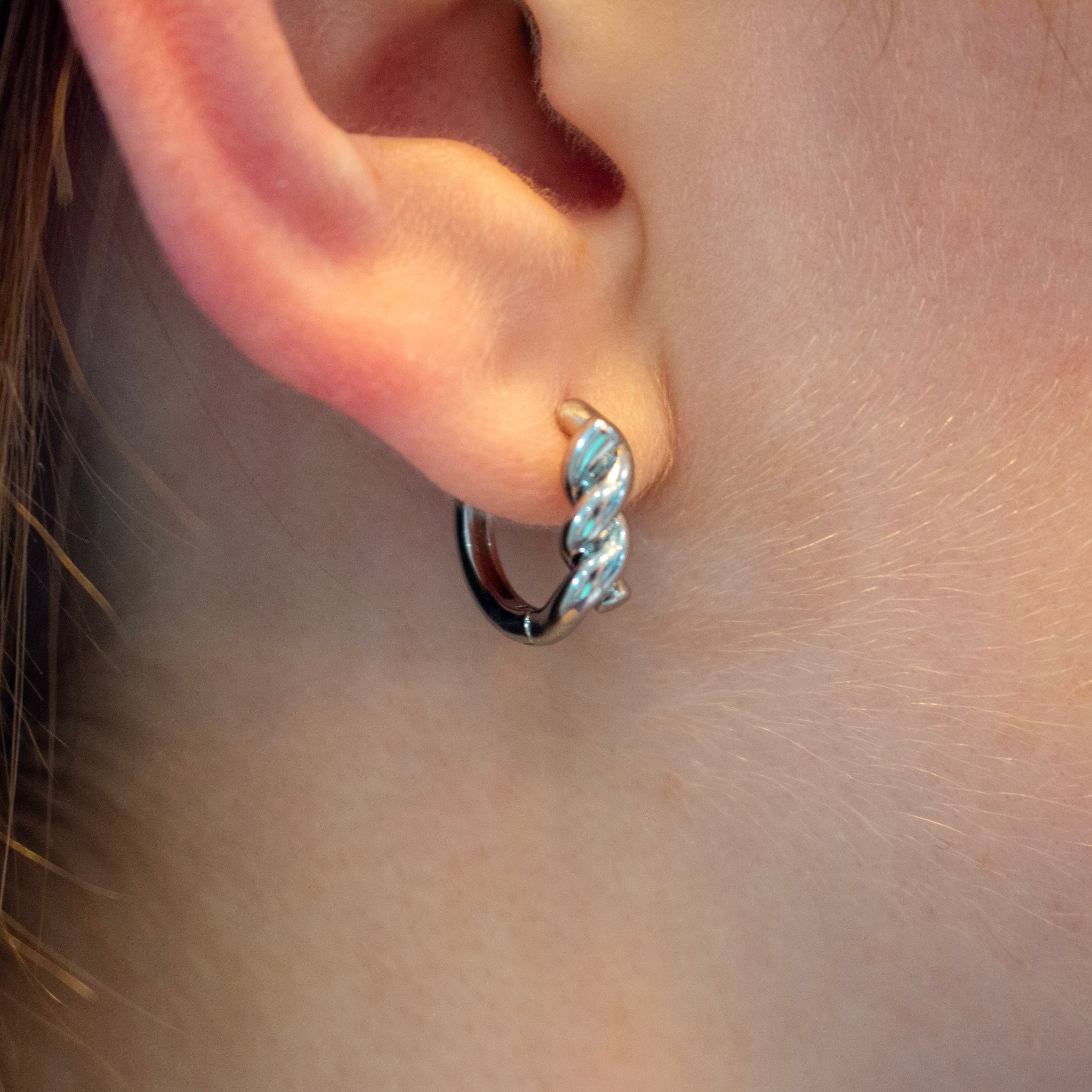 Twist Silver Huggies