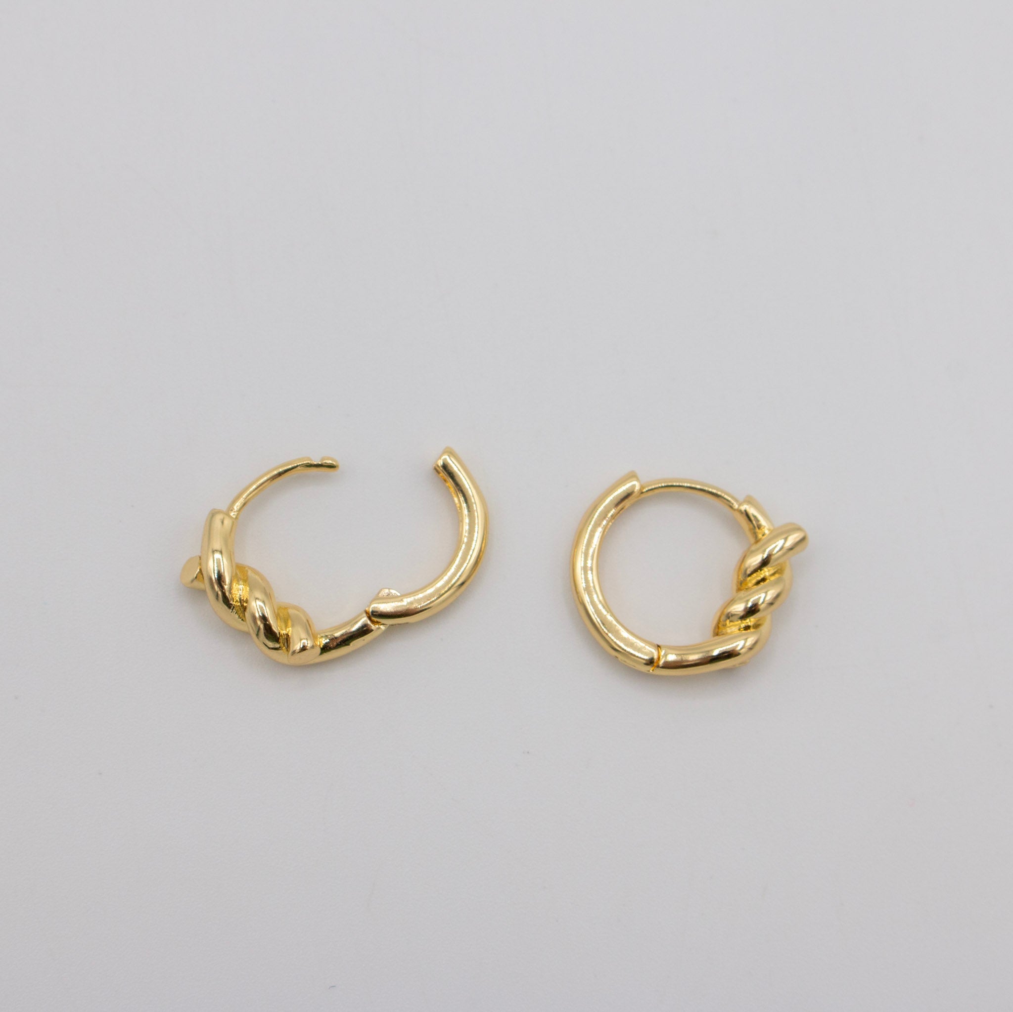 Twist Gold Huggies
