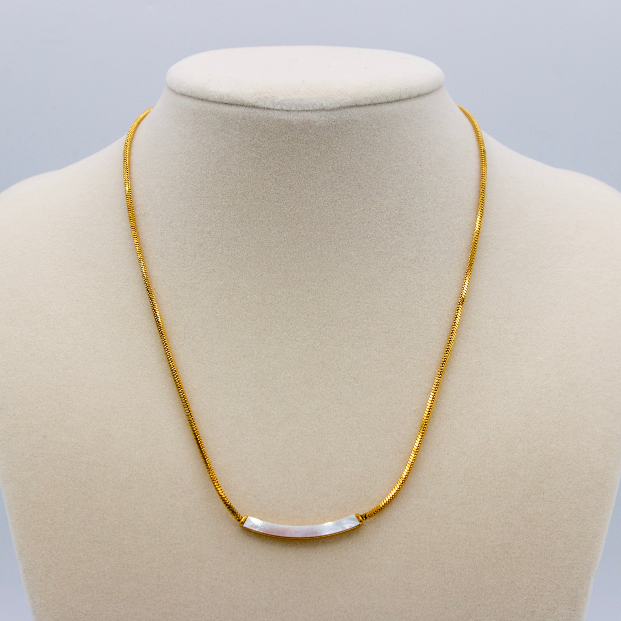 Shell Line Necklace