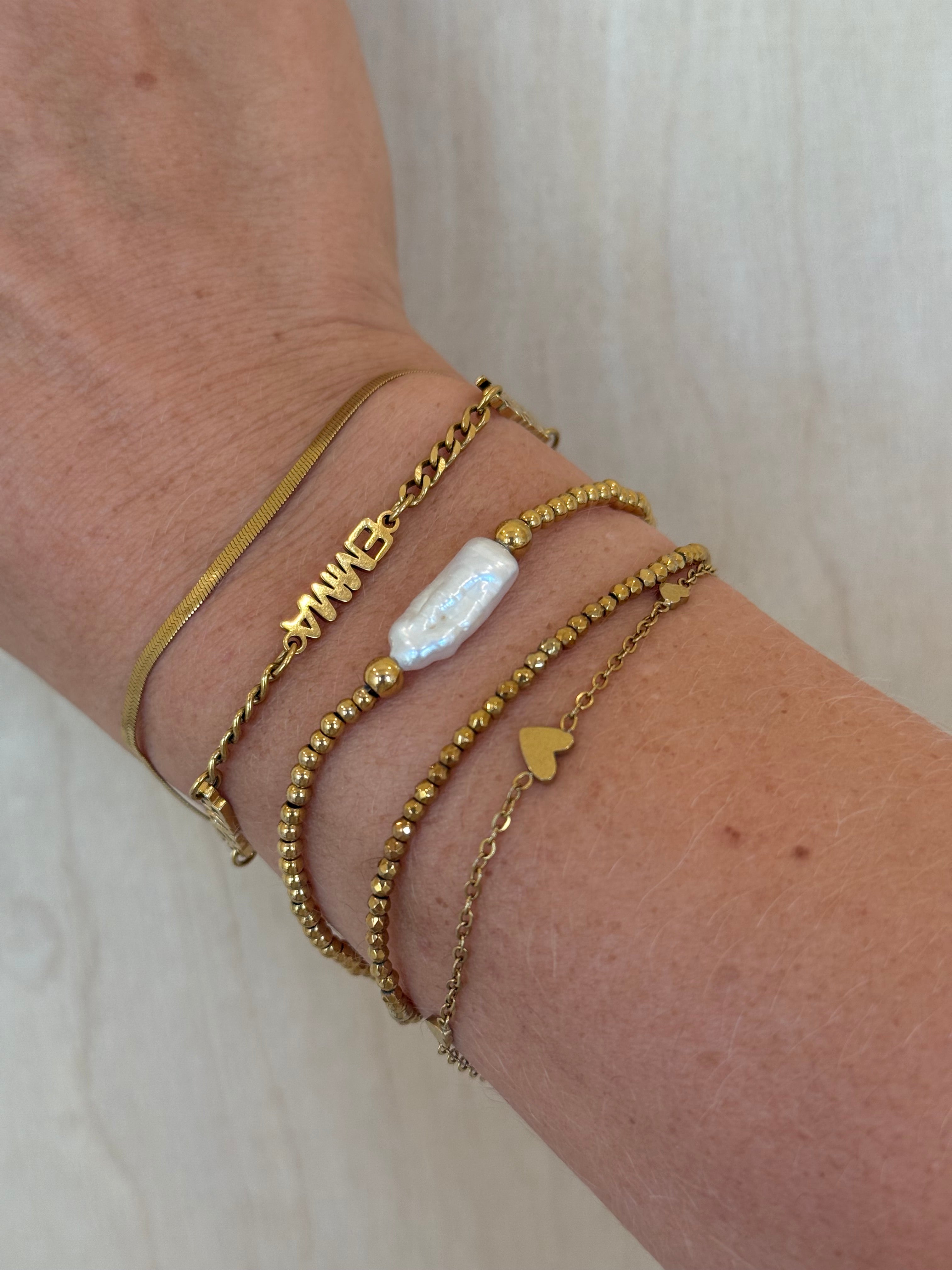 The Fresh water pearl bracelet