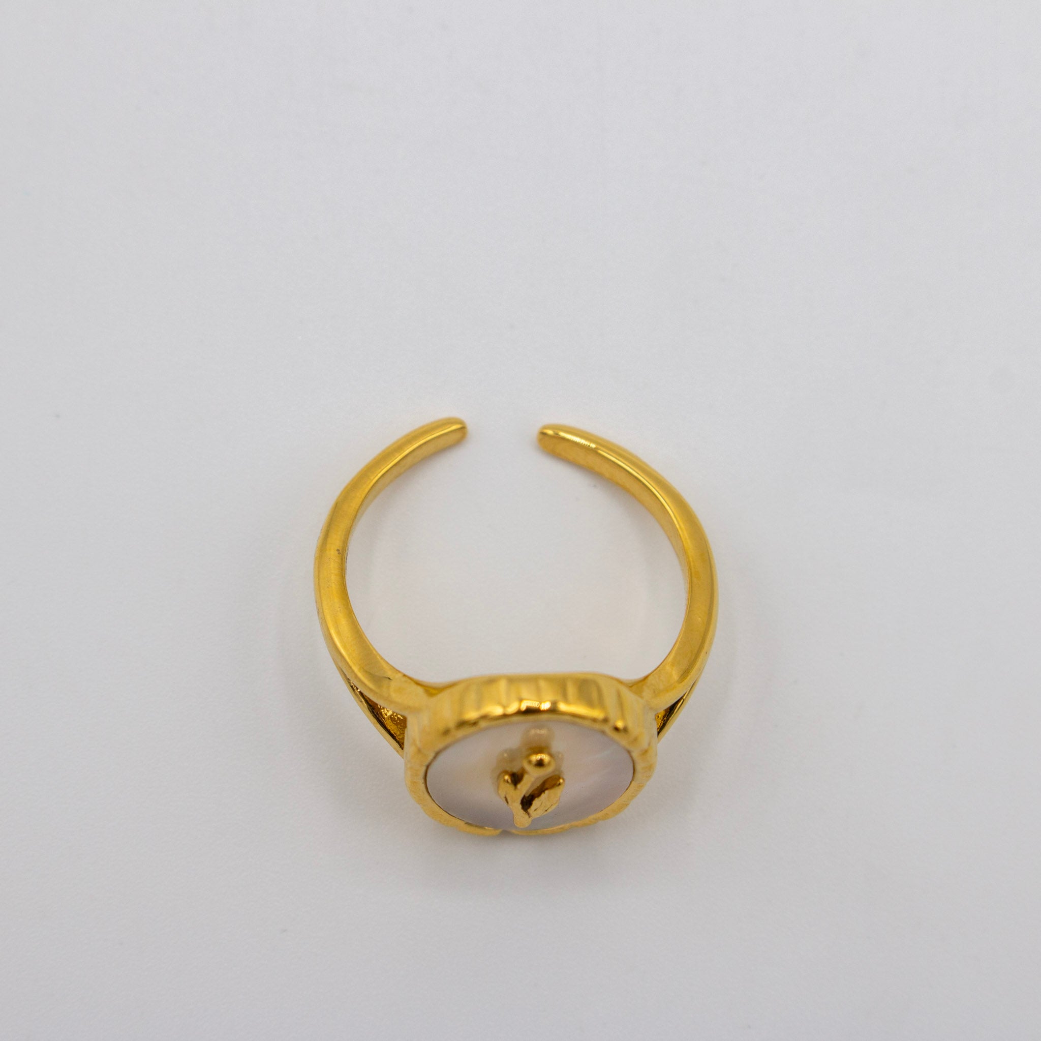 Set in Pearl Oval Shell Flower Ring