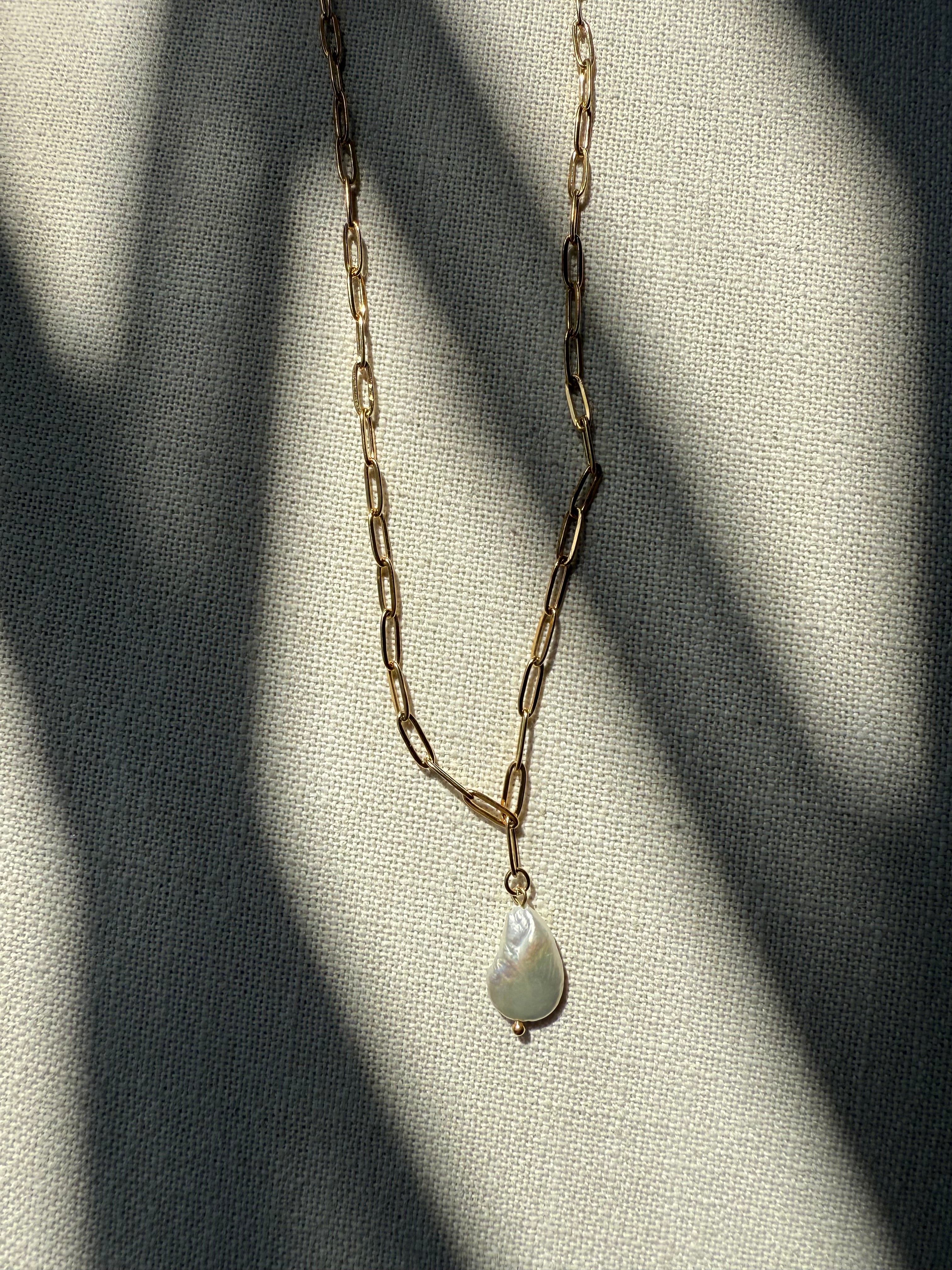 Fresh water dangle necklace