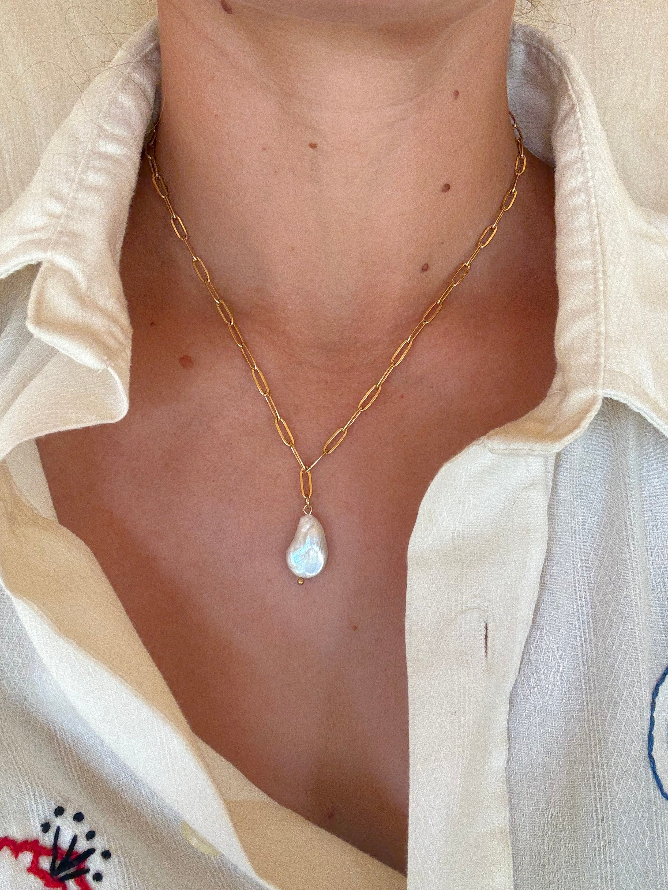 Fresh water dangle necklace