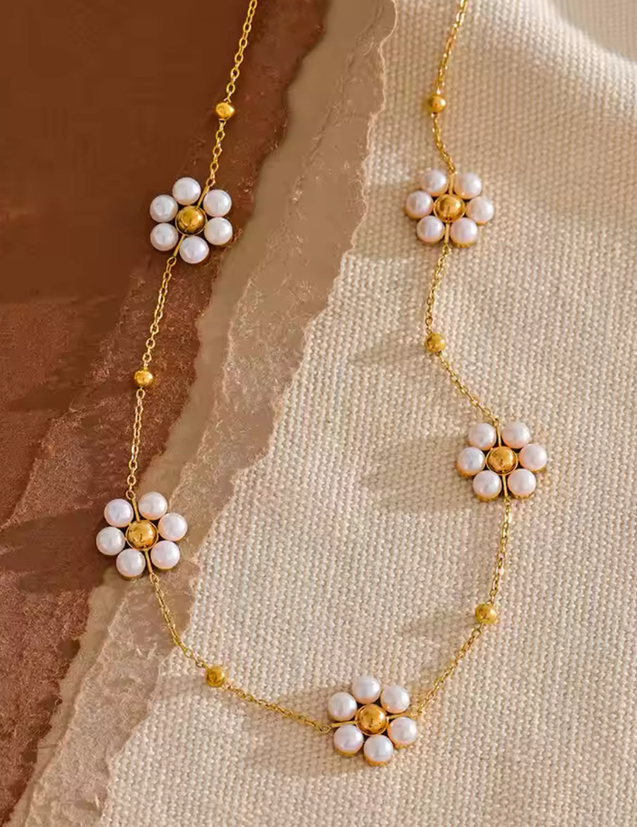 Flower Pearl Necklace