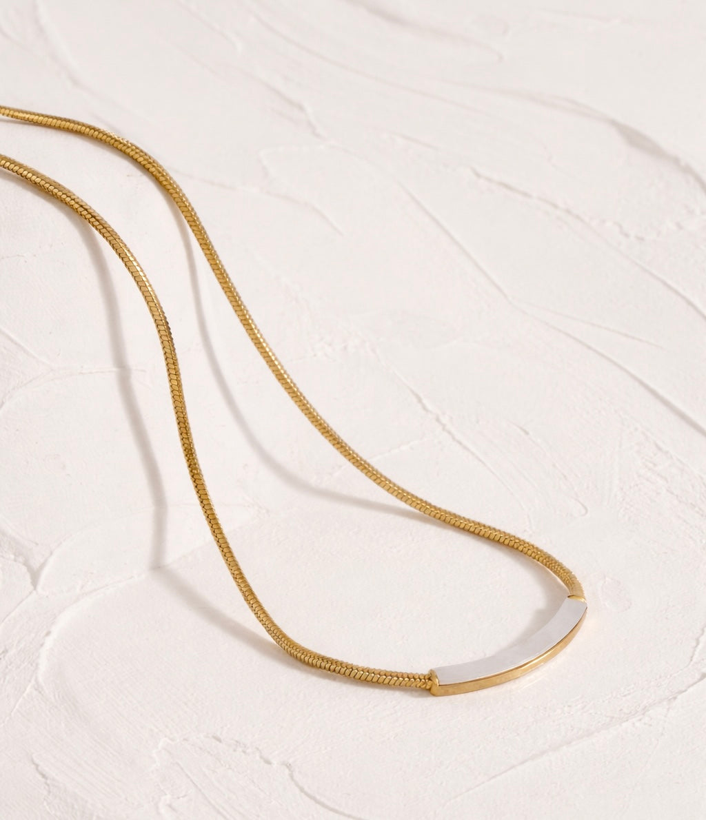 Shell Line Necklace