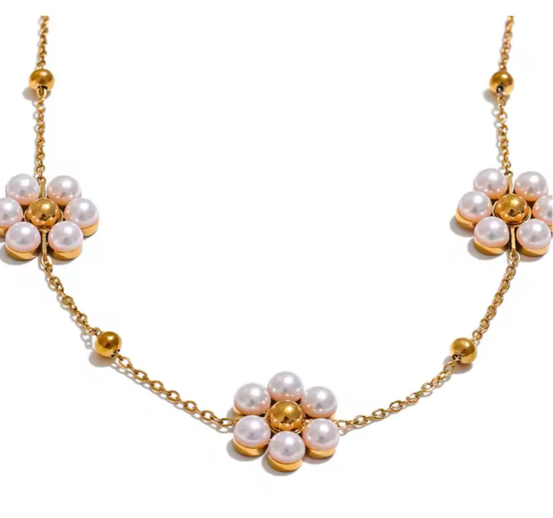 Flower Pearl Necklace