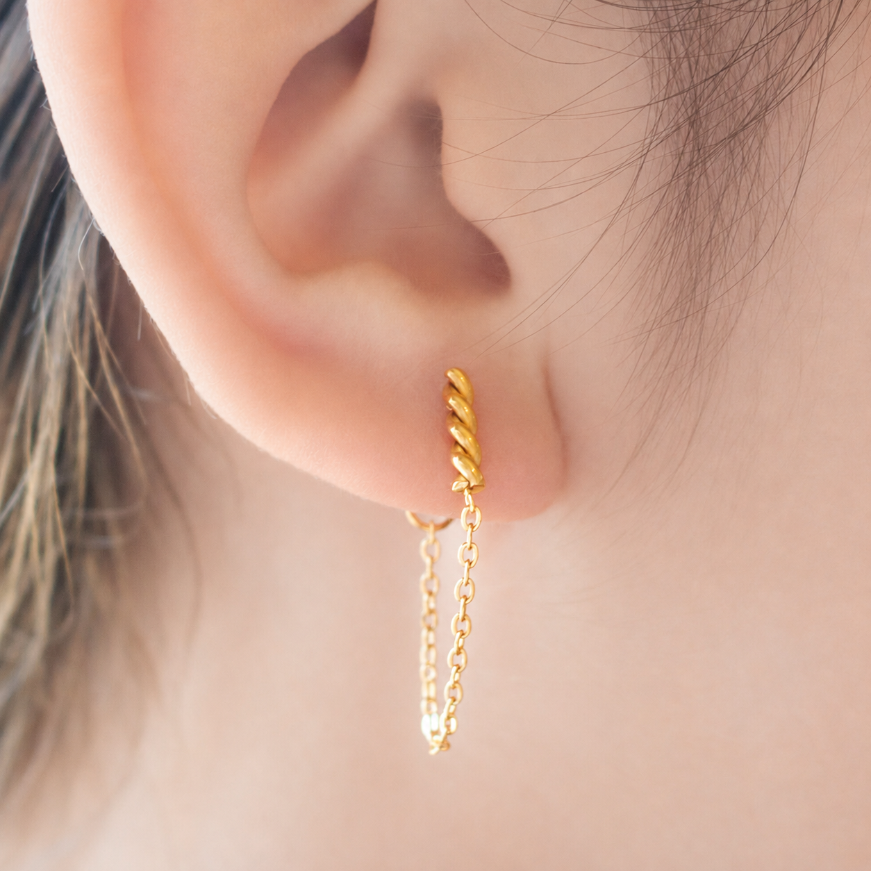 Twist Chain Dangle