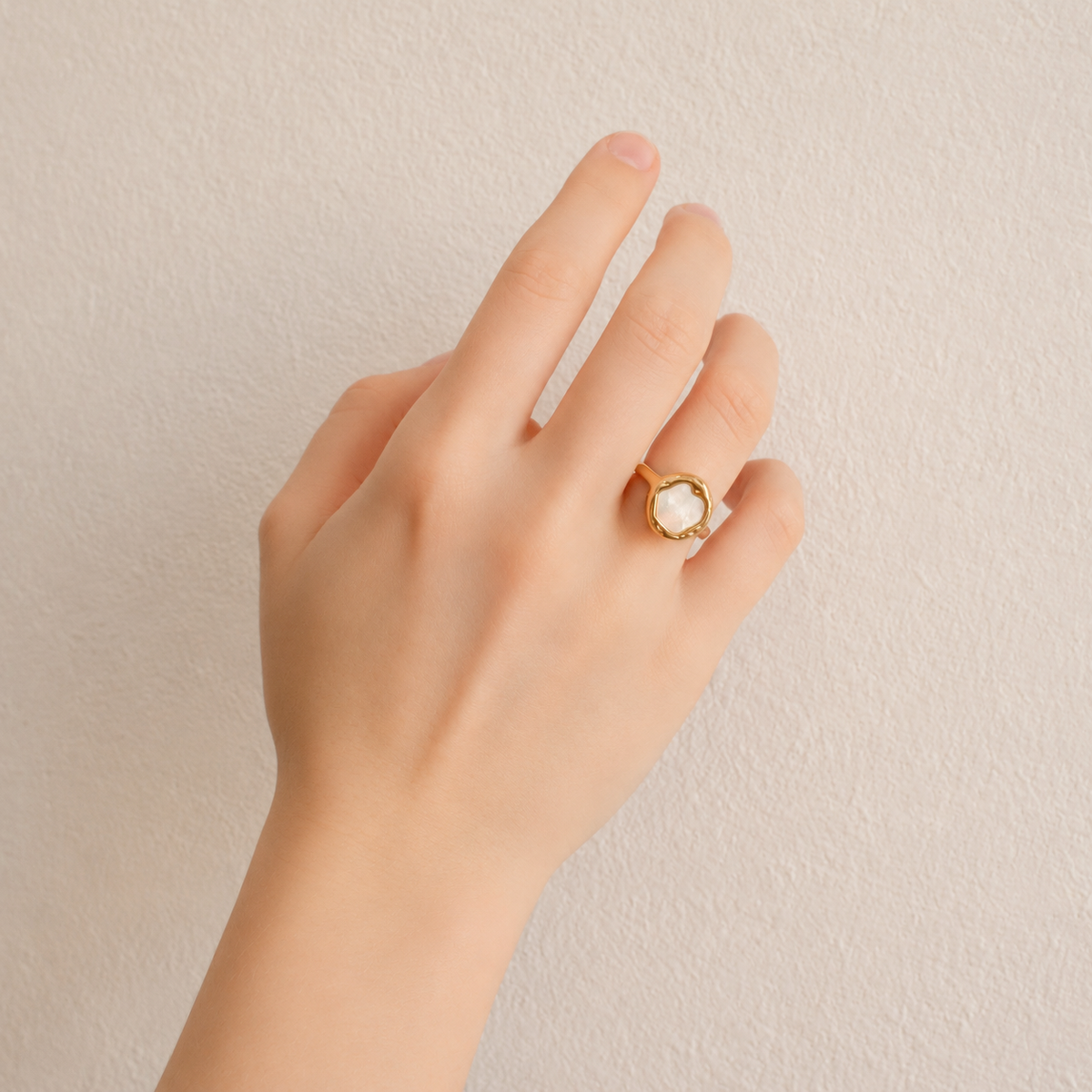 Inlaid Pearl Gold Ring