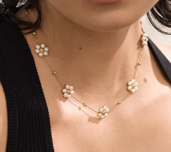 Flower Pearl Necklace