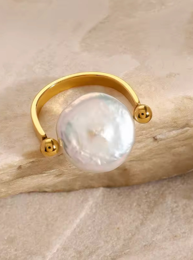 Circle Fresh water pearl ring