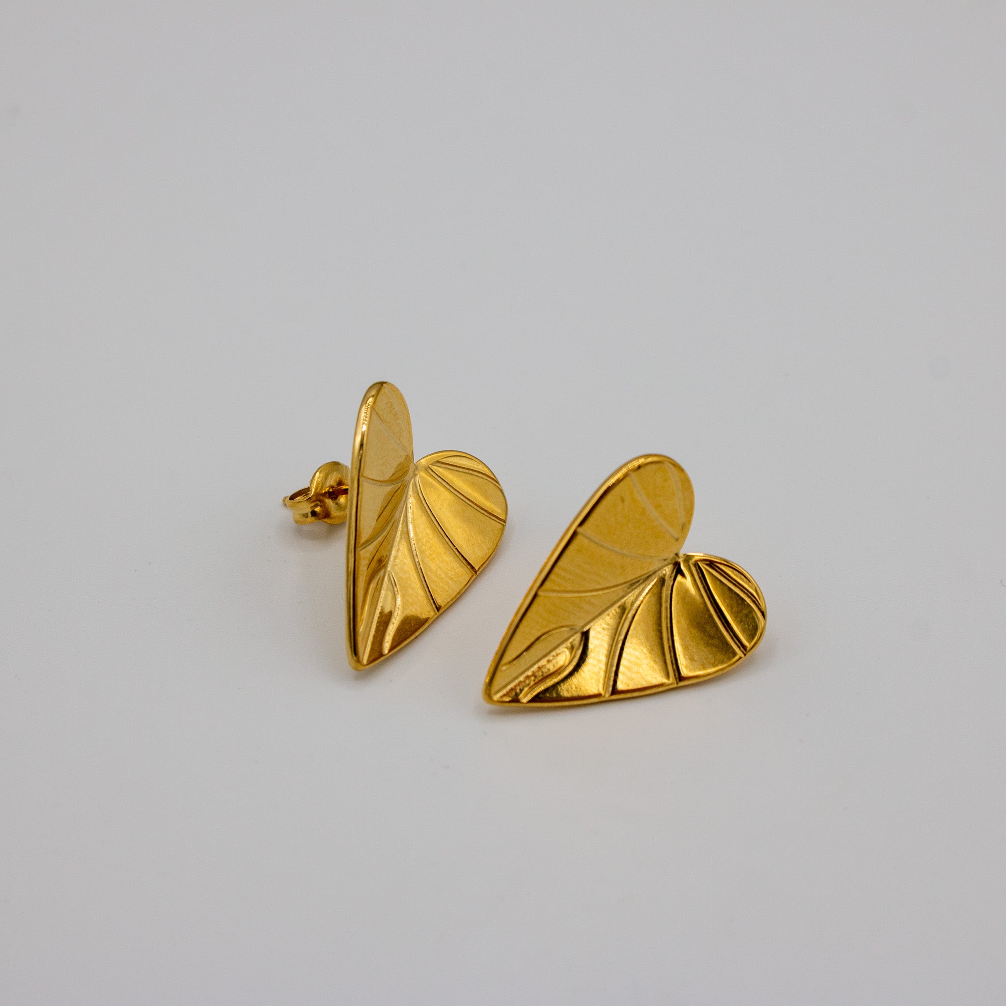 Heart stud earrings