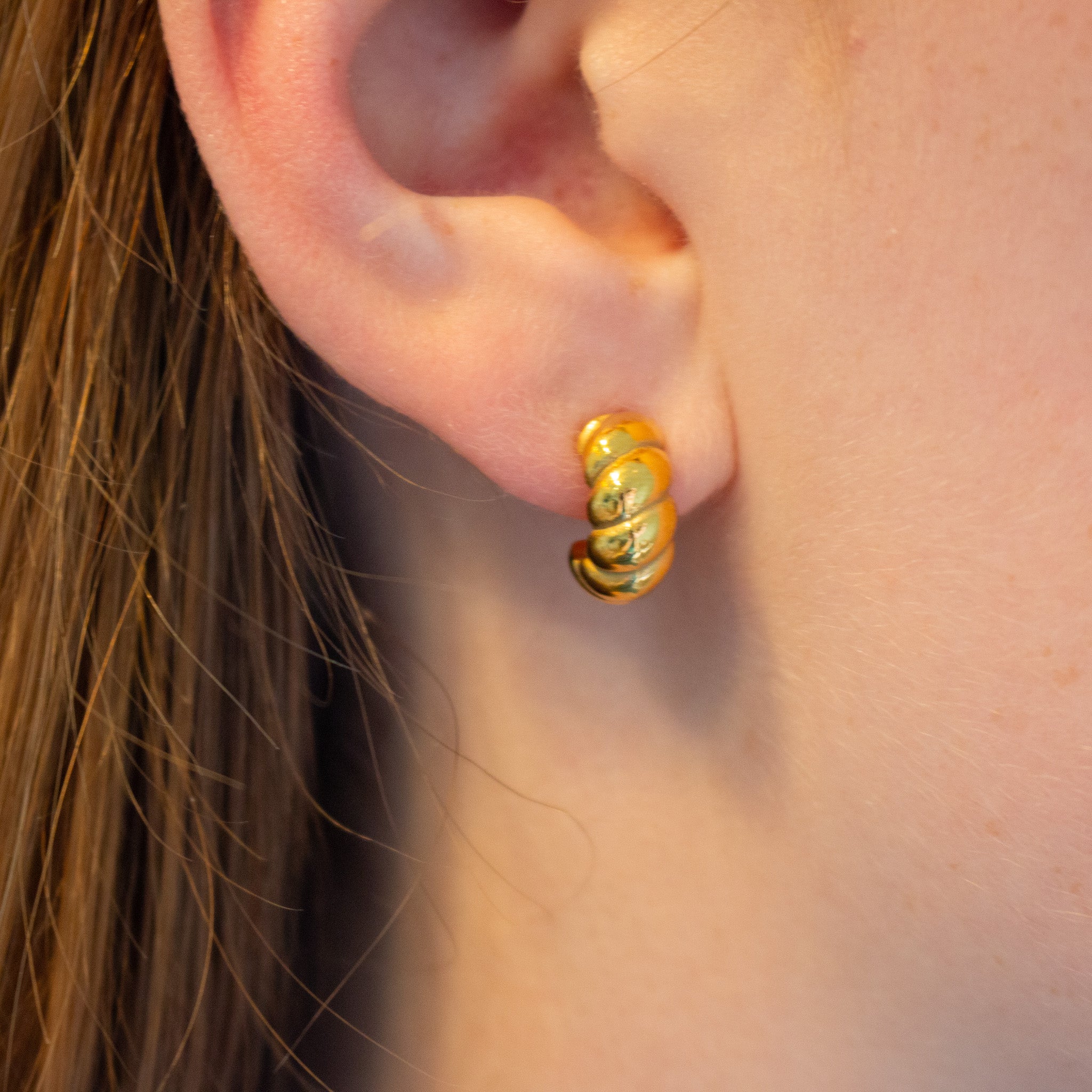 Dainty croissant hoops