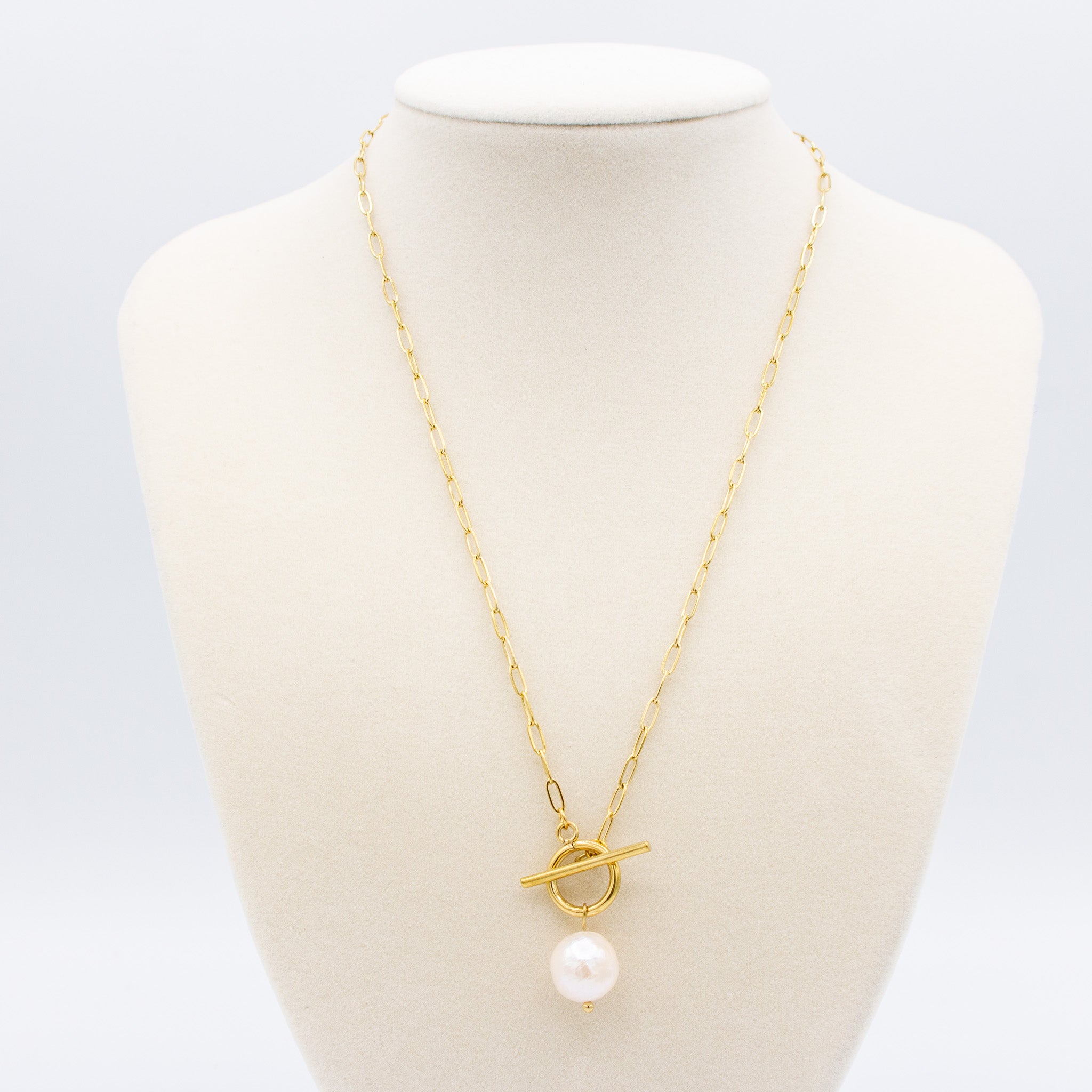Drop necklace with pearl pendant