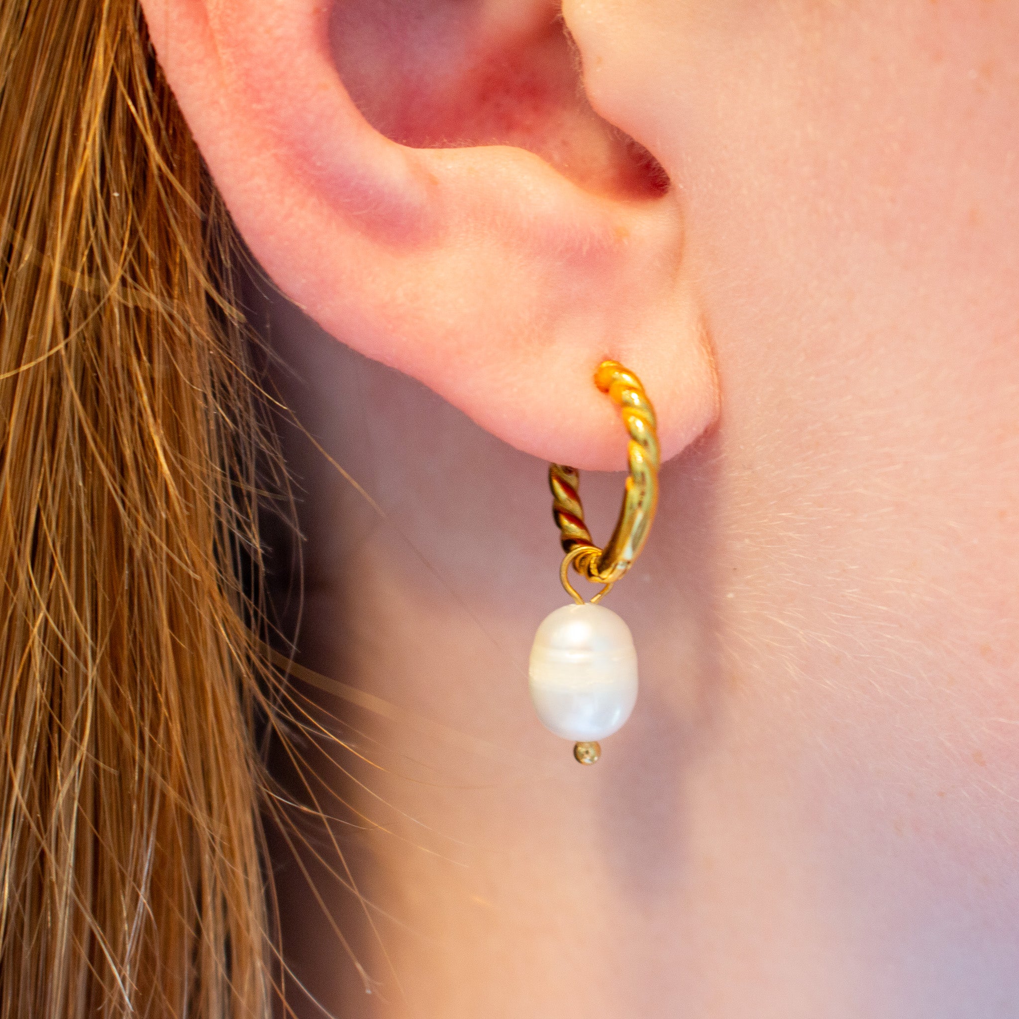 Golden Laurel with Pearl Earrings
