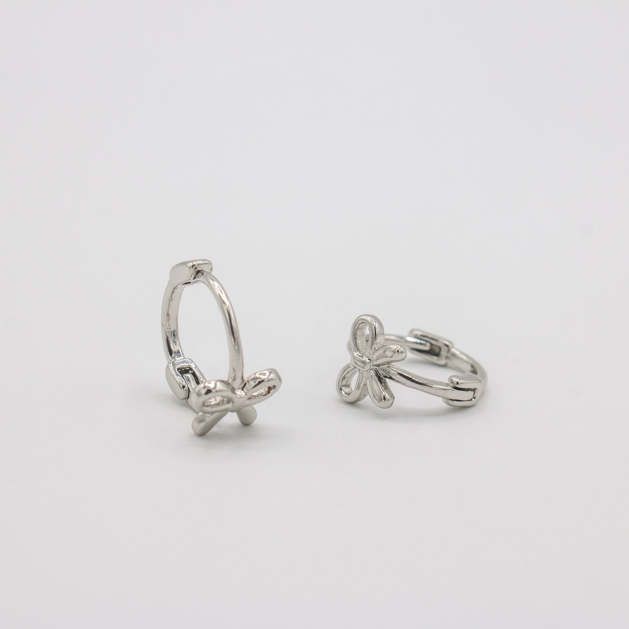 Ribbon Bow Huggies - Silver