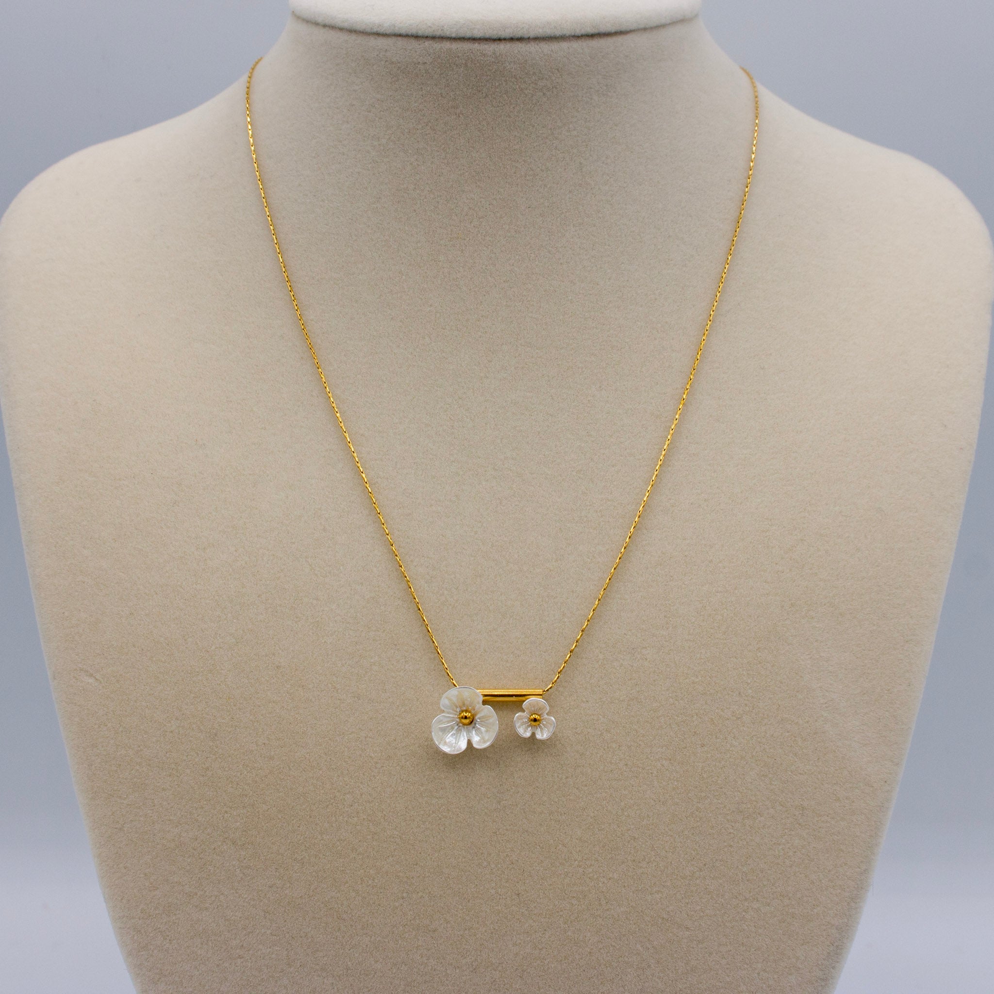 Dainty Shell Flower Necklace