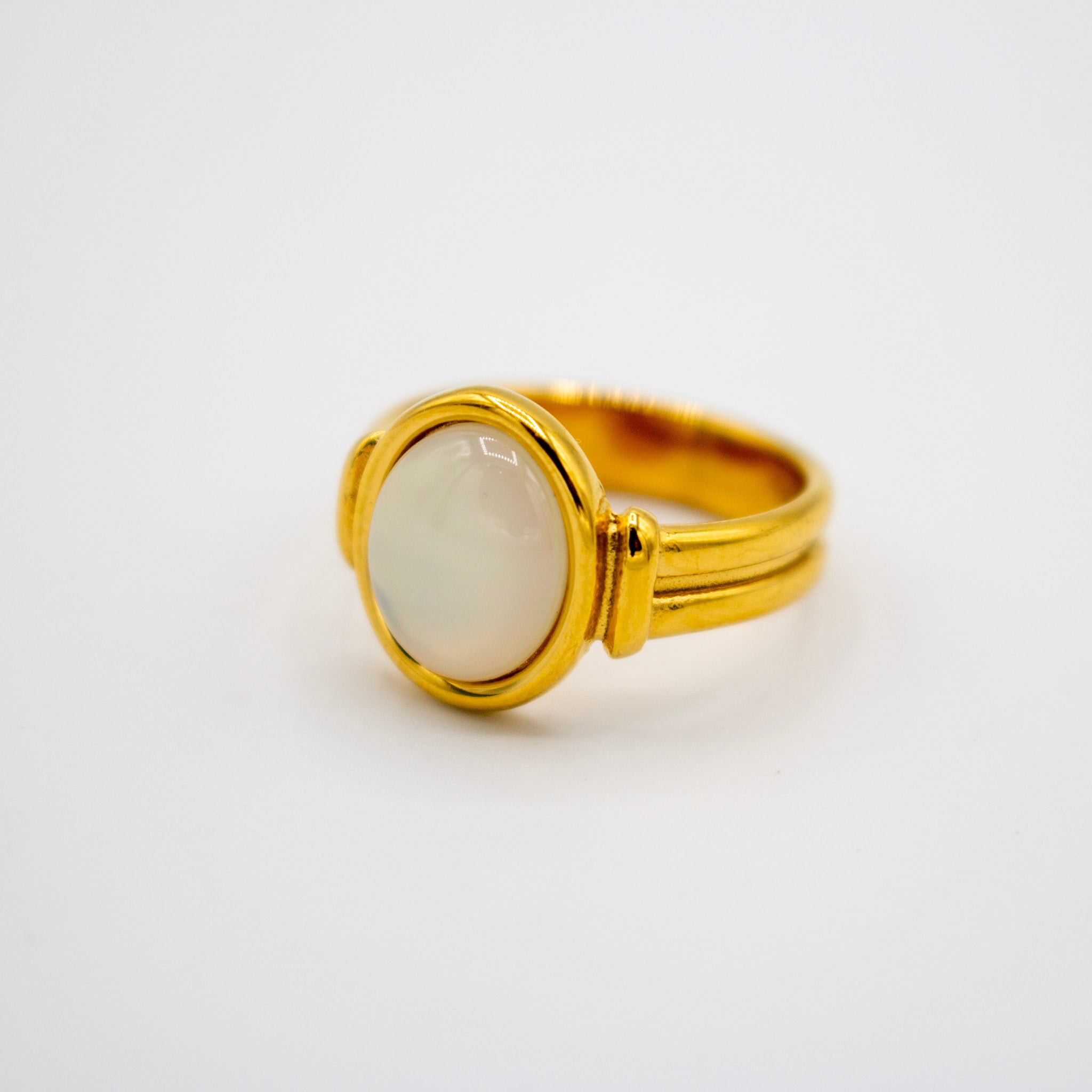 Oval Shell Gold Ring