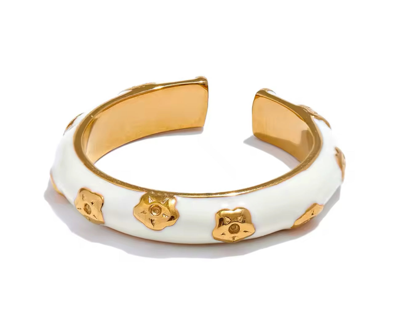 Size 7 Cream and Gold Flower Ring