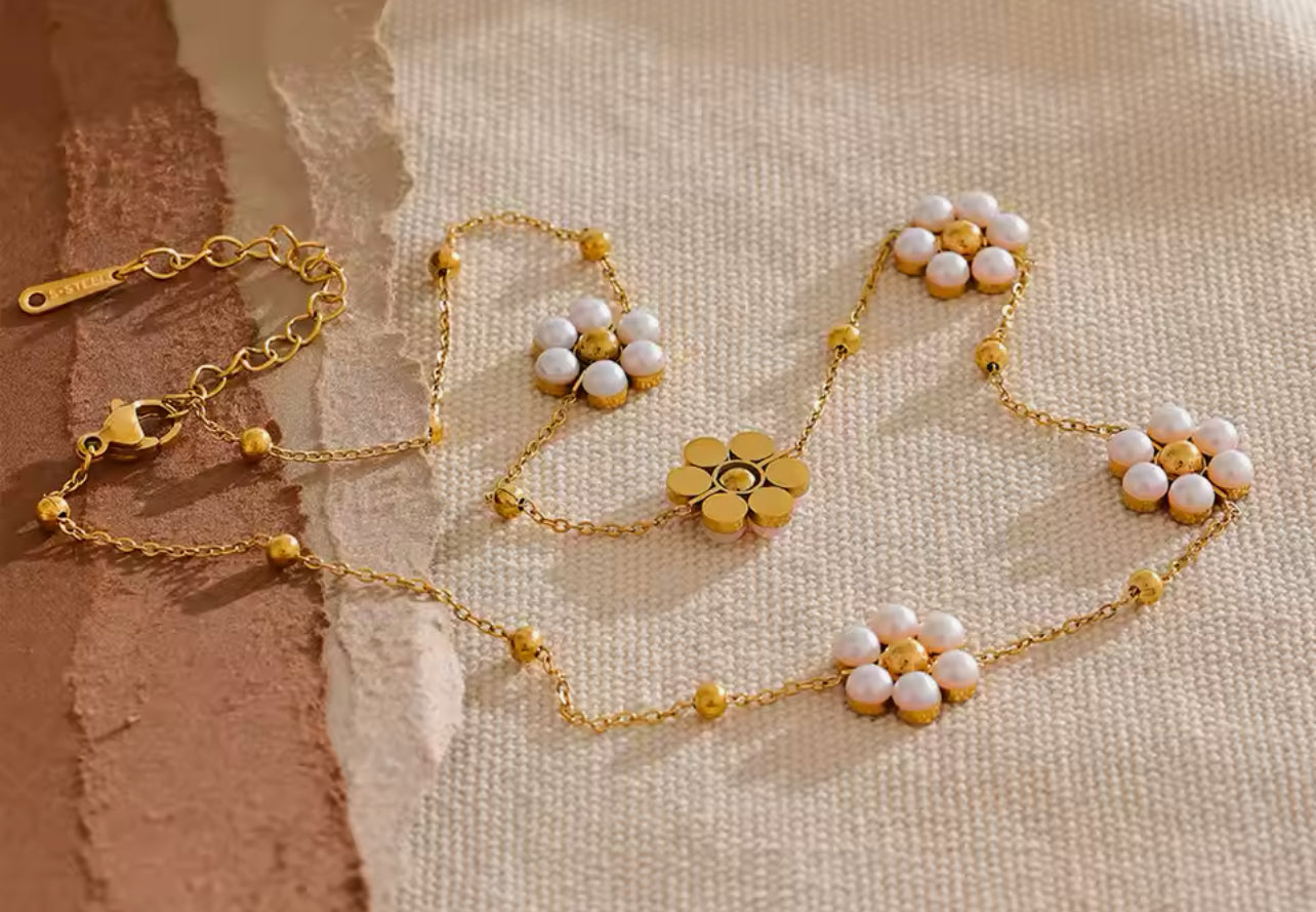 Flower Pearl Necklace