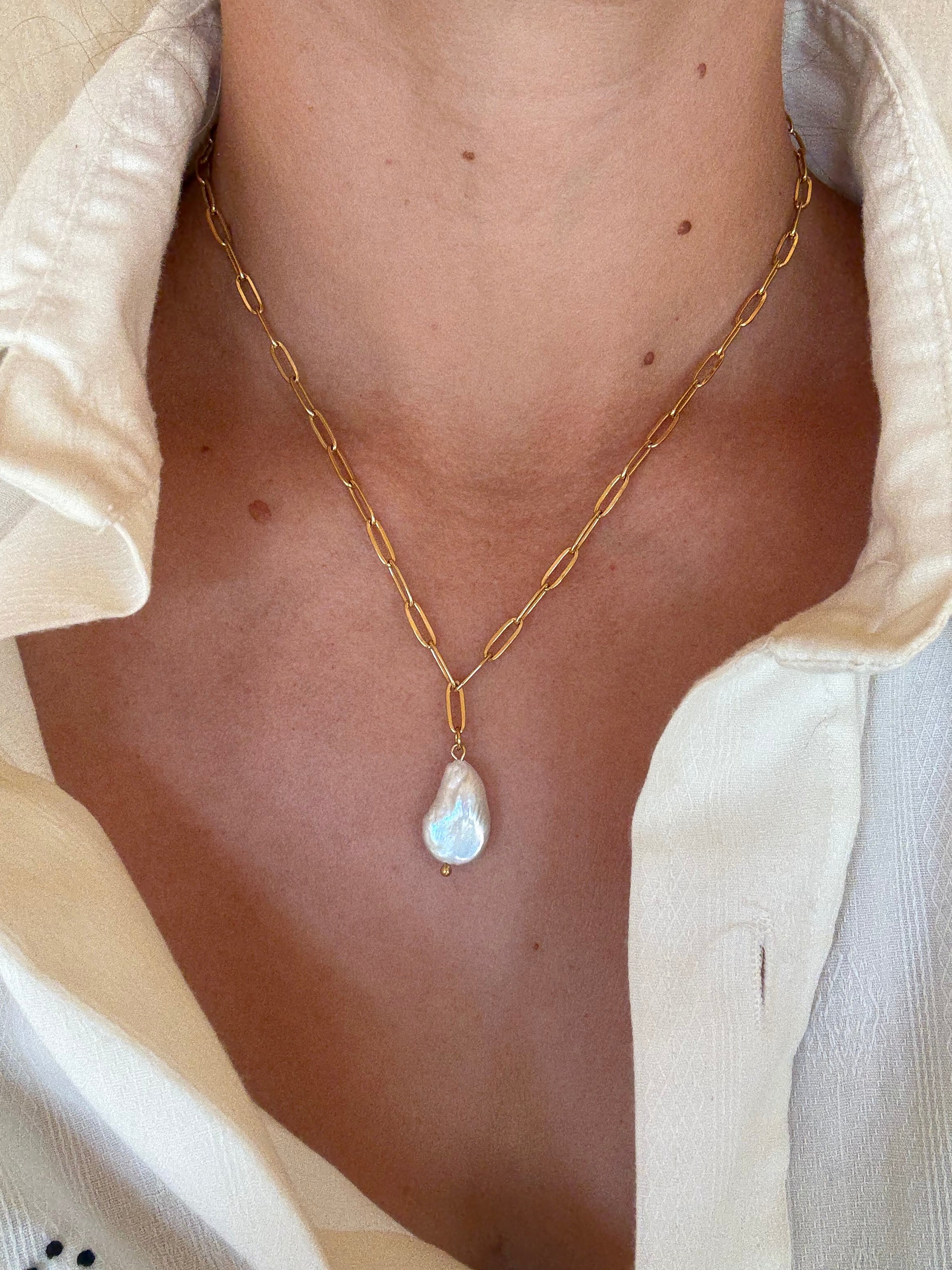 Fresh water dangle necklace