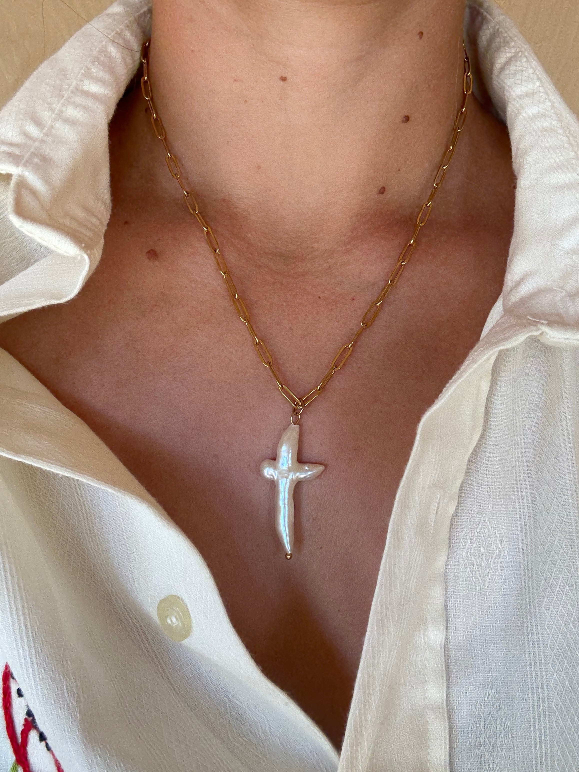 Fresh water pearl Cross