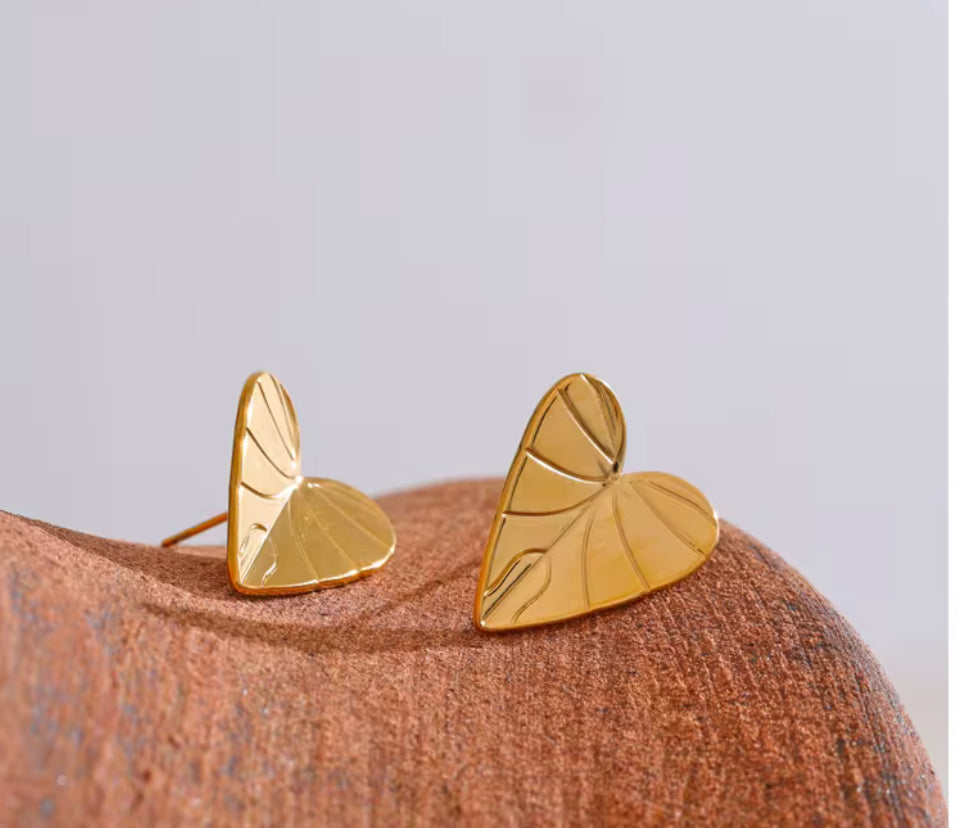 Heart stud earrings