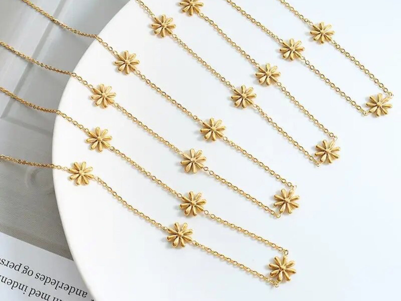 Daisy Flower Necklace