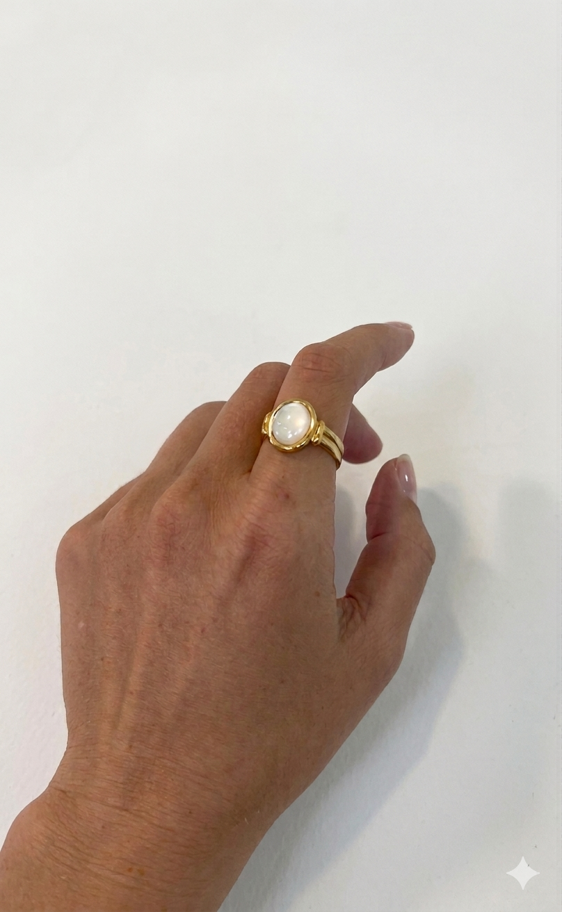 Oval Shell Gold Ring