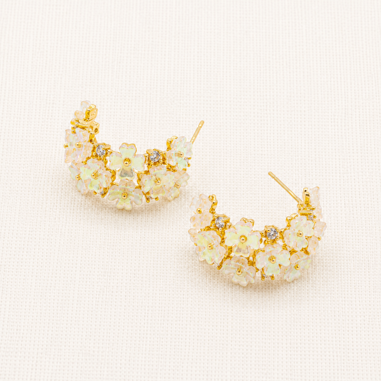 Gold earrings with flowers