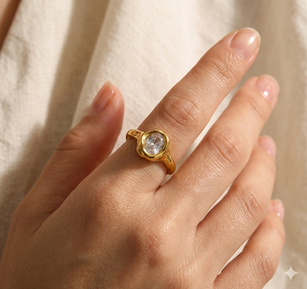 Gold ring with a diamond Oval Organic amorphous