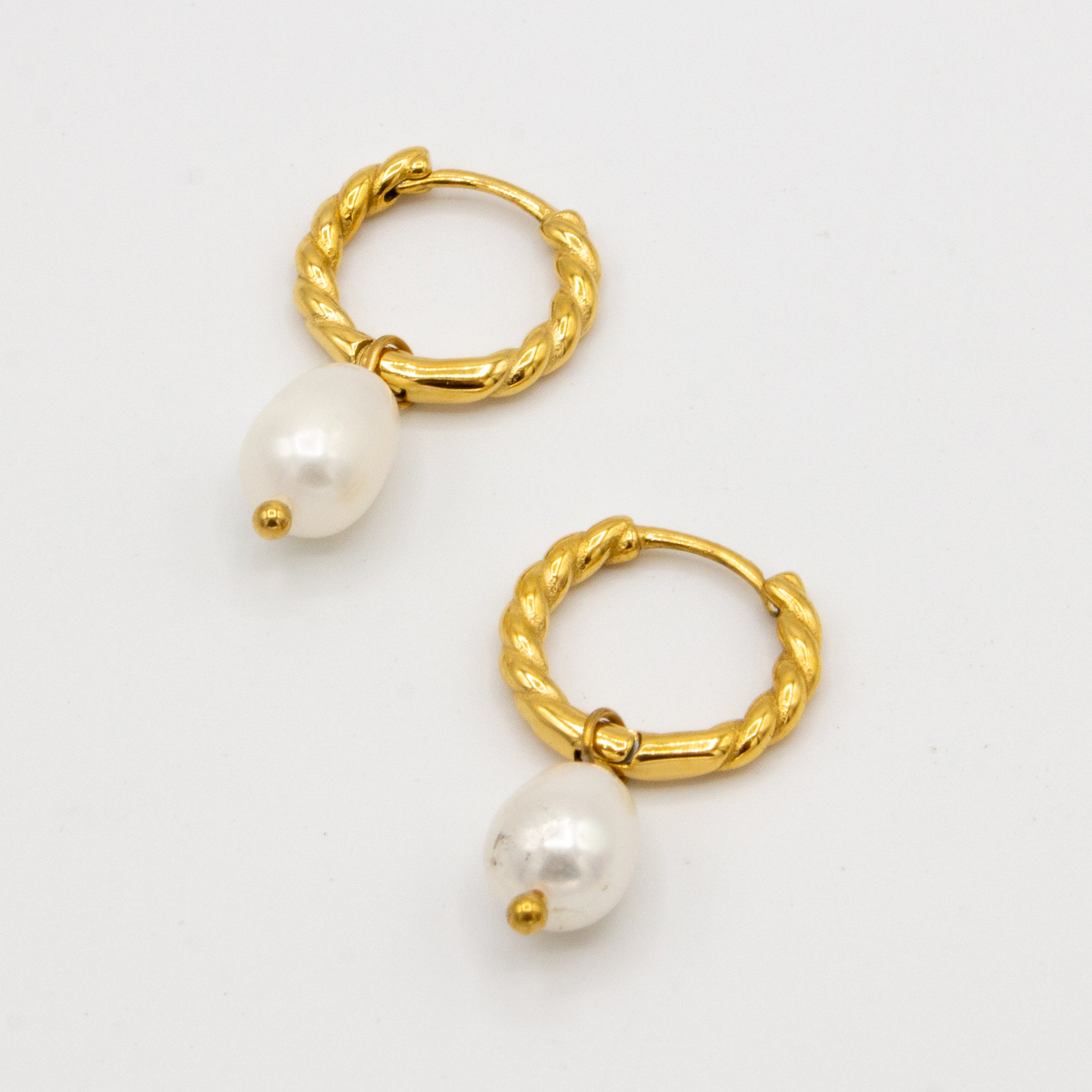 Golden Laurel with Pearl Earrings