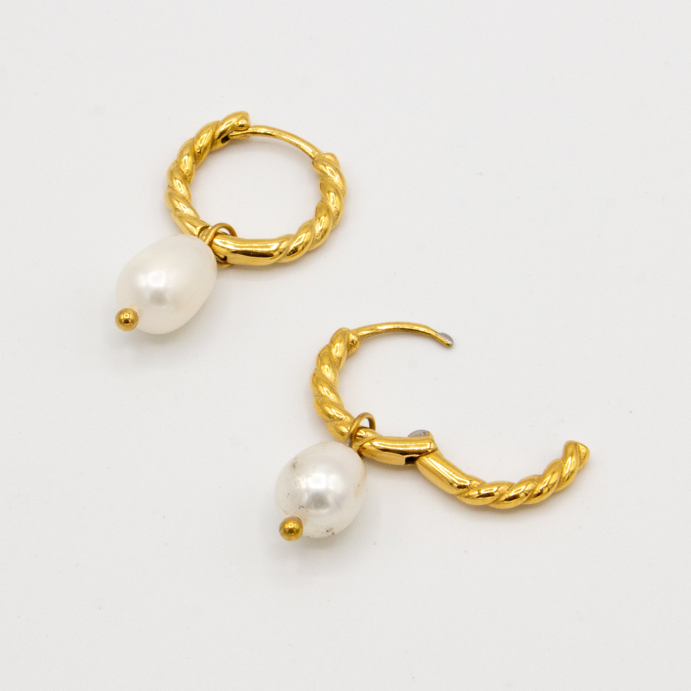 Golden Laurel with Pearl Earrings