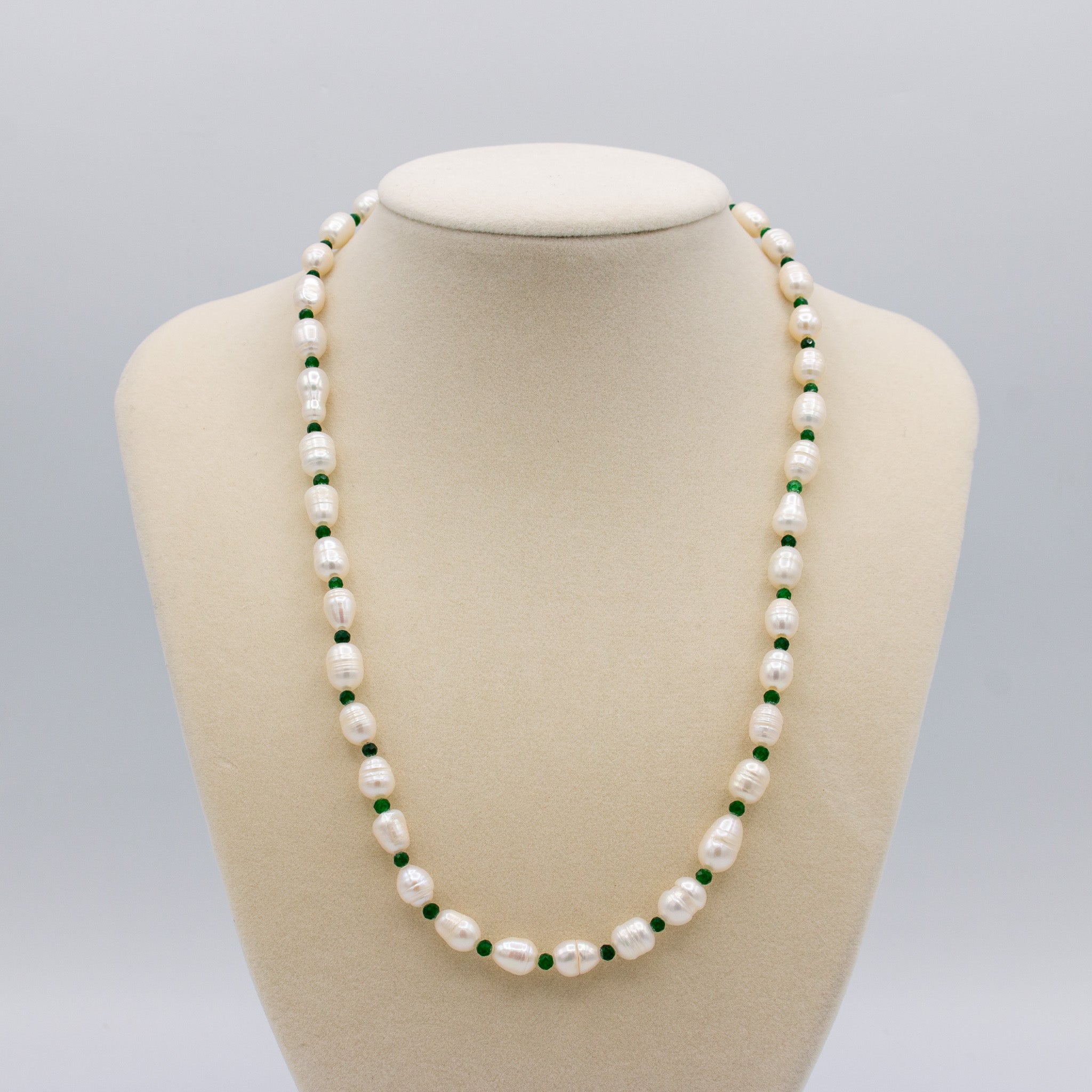 Emerald gemstone & Pearl Necklace