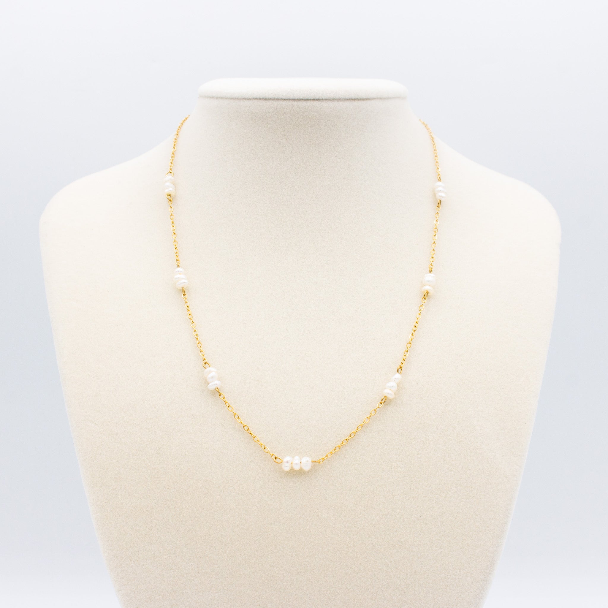 Dainty 3 Pearl Necklace